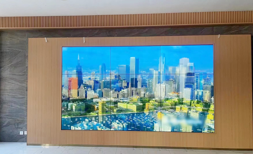 触拓助力企业楼宇展示，55寸京东方液晶拼接屏打造震撼视觉体验